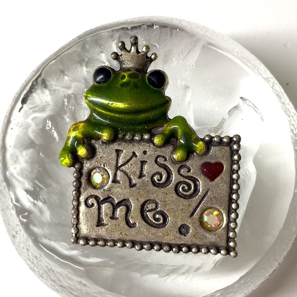 🖤Vtg Frog Prince pewter brooch - Picture 1 of 13